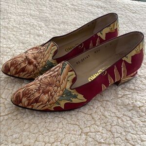 Salvatore Ferragamo Red/Gold Flats Vintage-Inspired Design 8B Made in Italy
